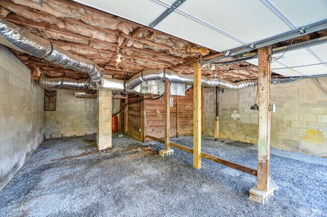 Building Photo - Budget-Friendly Fort Mill Home with Garage...