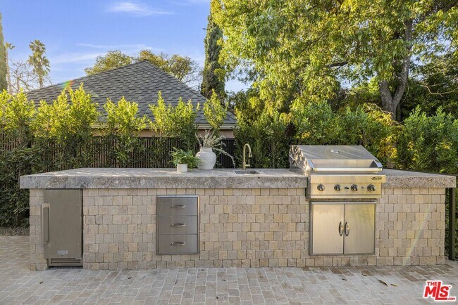 Building Photo - 14273 Greenleaf St