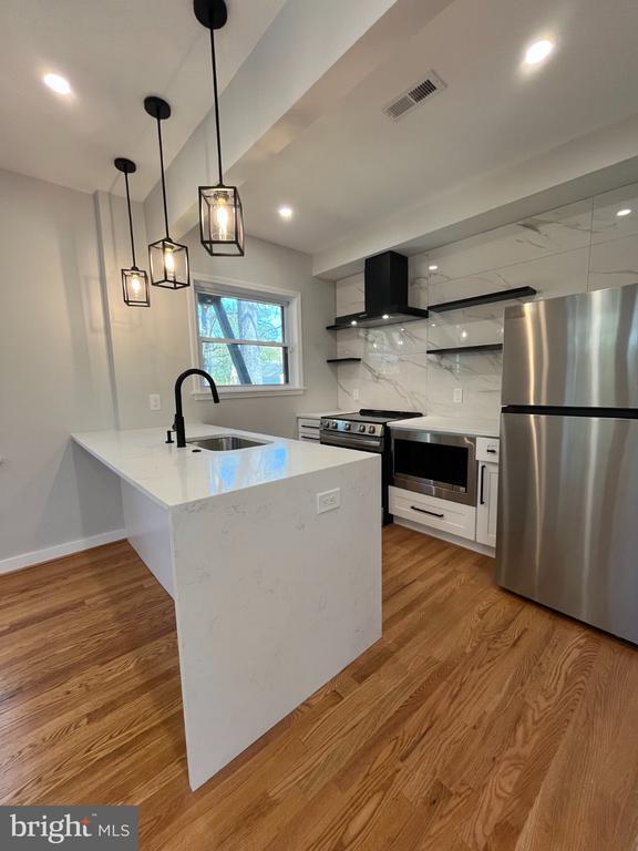 Building Photo - 327 Whittier St NW