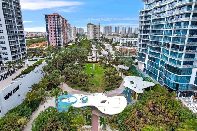 Building Photo - 17375 Collins Ave