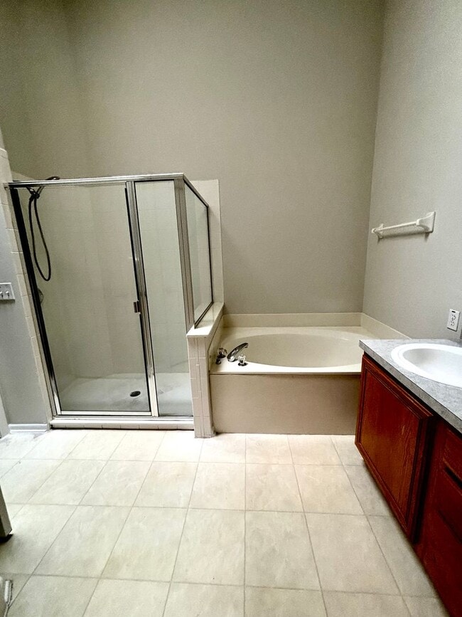 Building Photo - Ready to Move in!! Must See! Lake Mary Com...