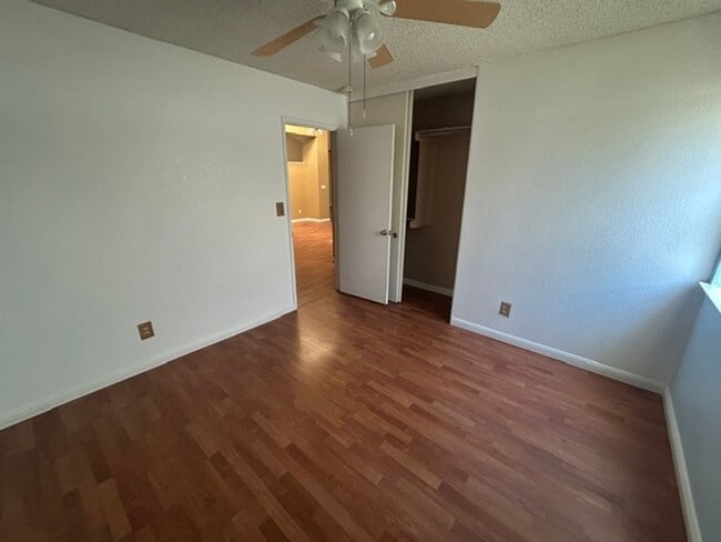 Building Photo - 3 bedroom 2 bathroom in Desirable SW Visalia!