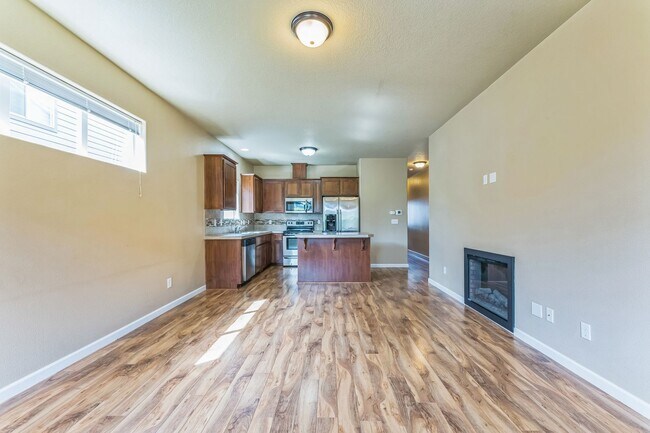 Building Photo - Memorial Day Special!  $500 gift card