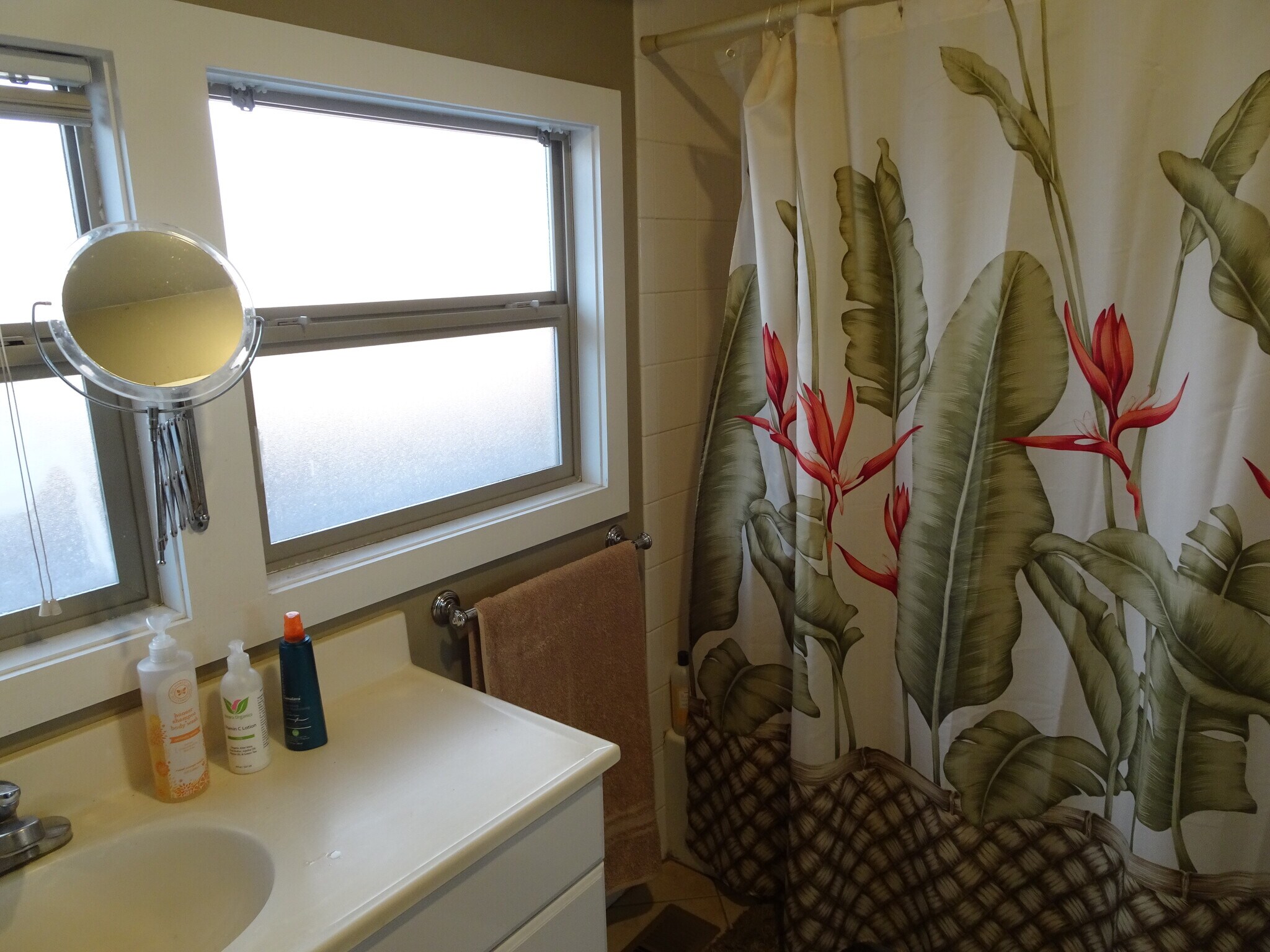 Upstairs Full Bathroom - 1655 S Corona St