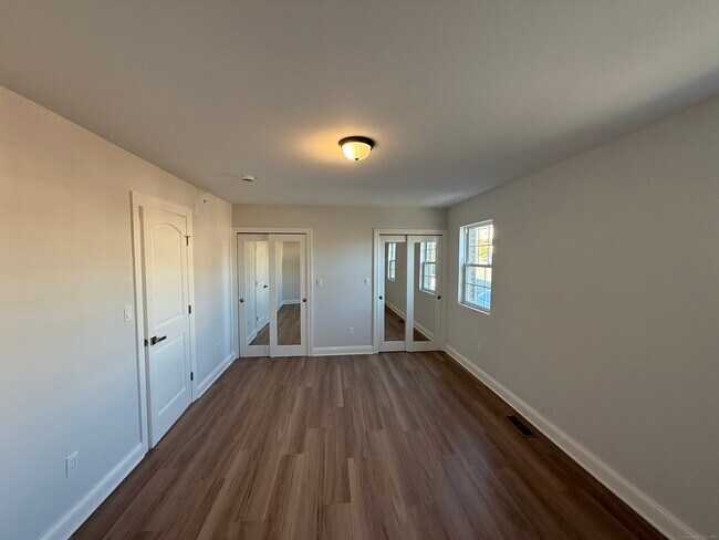 Building Photo - 50 Greenhouse Rd