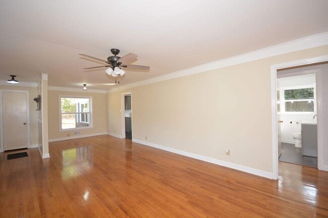 Building Photo - 4 Bed/3 Bath home w/fenced yard in Augusta - Available December 5, 2025