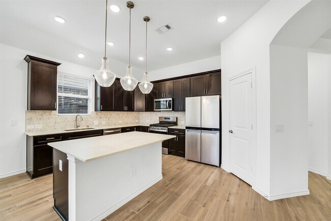 Building Photo - 1309 Tan Gable Ln