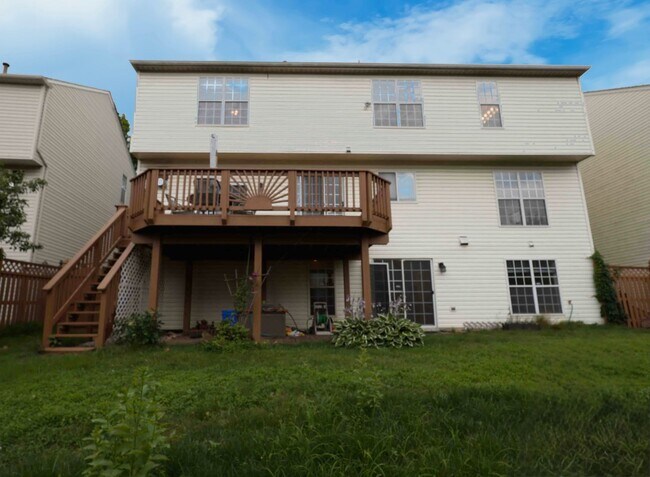 Building Photo - Beautiful 4 BR/3.5 BA Single-Family Home i...