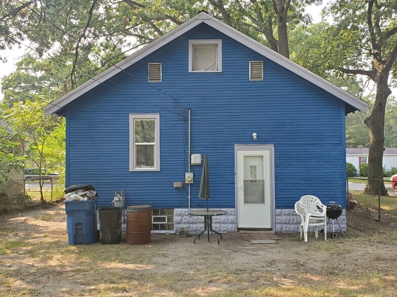 Building Photo - 2642 Riordan St