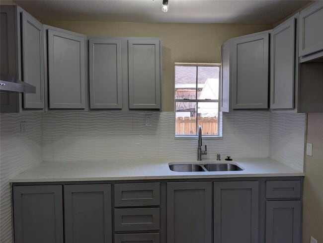 Building Photo - 7116 Avenue F