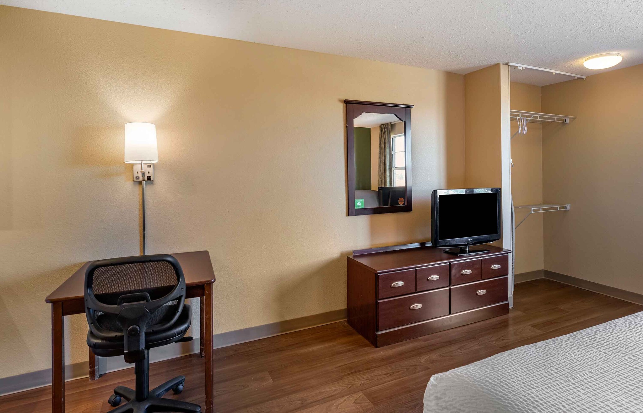 Building Photo - Furnished Studio-Denver - Westminster