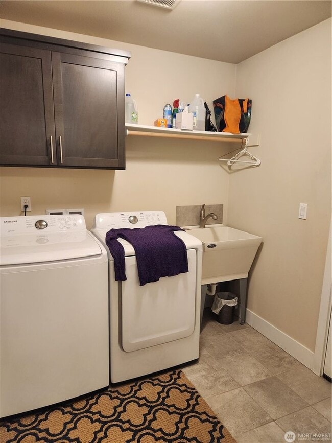 Building Photo - Newer Construction Home