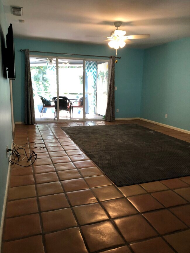 Building Photo - 1515 NE Beacon Dr