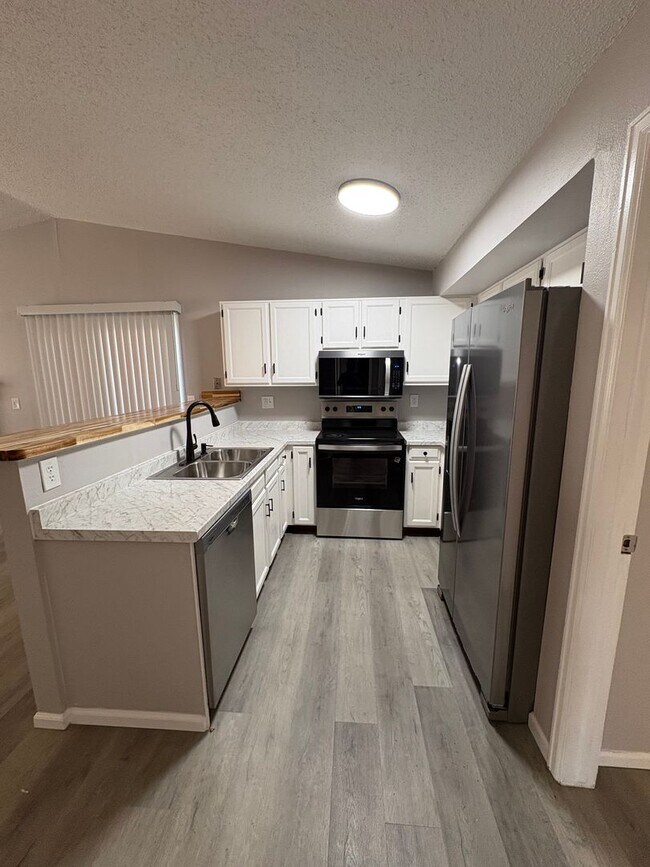 Building Photo - Newly Remodeled 3 Bedroom 2 Bath Home on Huge Corner Lot