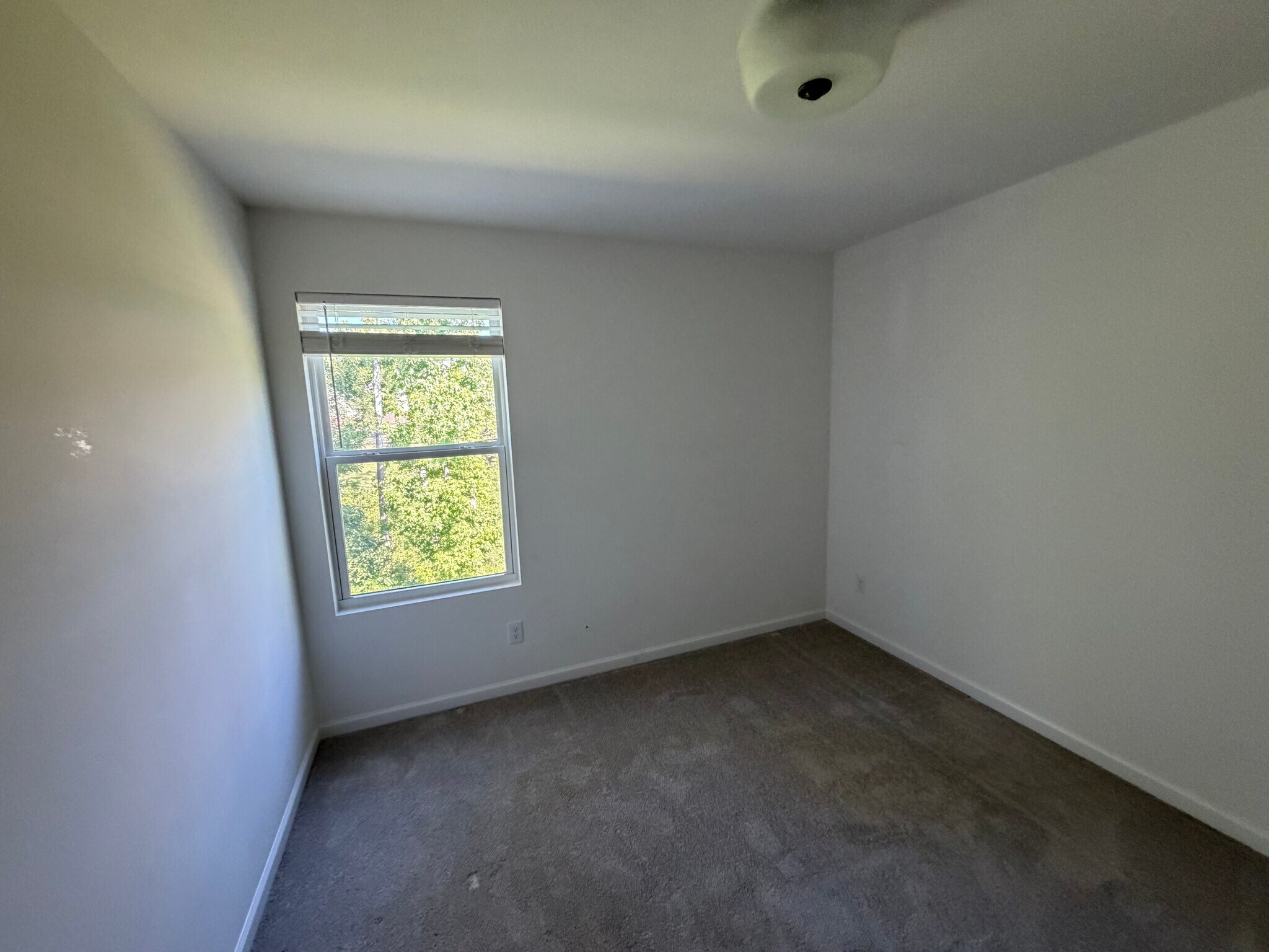 Building Photo - Room in Townhome on Pagebrook Ln