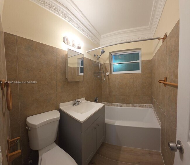 Building Photo - 1085 NW 133rd St