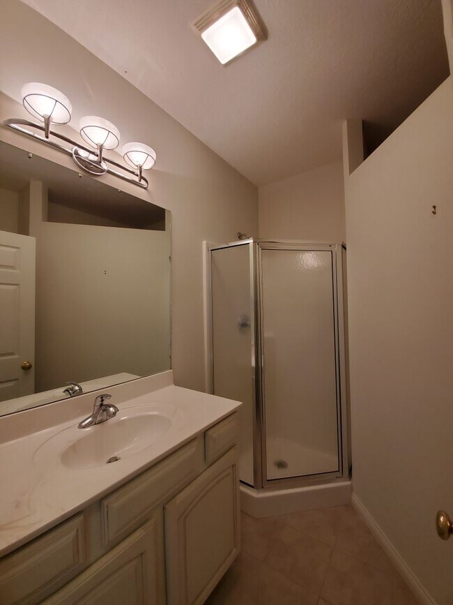 Building Photo - Beautiful Home in Saint James Woods