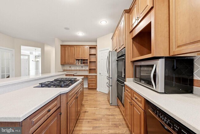 Building Photo - 43725 Red House Dr