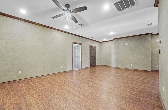 Building Photo - 5508 E County Rd 60
