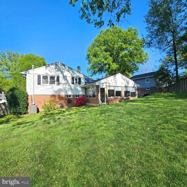 Building Photo - 7433 Grace St