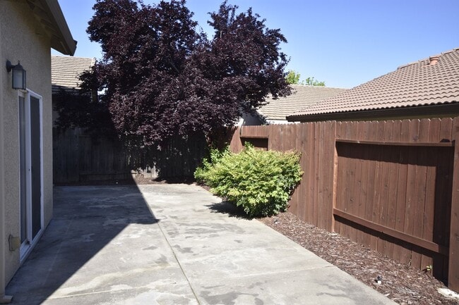 Building Photo - 1564 Blue Beaver Way