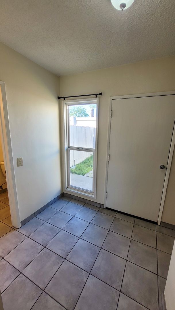 Building Photo - n8031