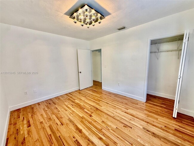 Building Photo - 2321 SW 31st Ave