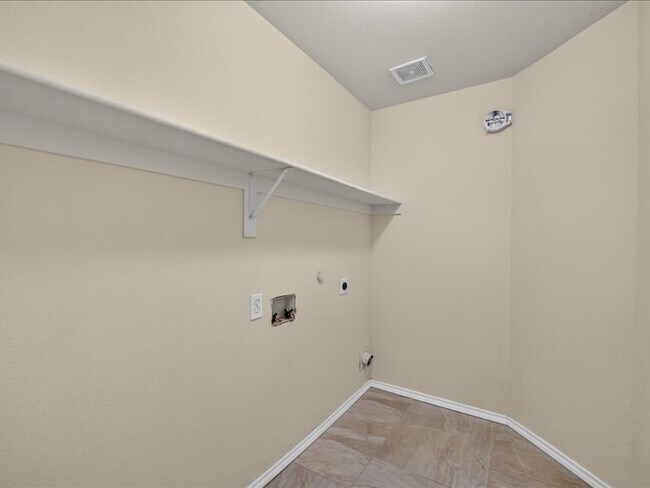 Building Photo - 2313 Belmont Park Dr