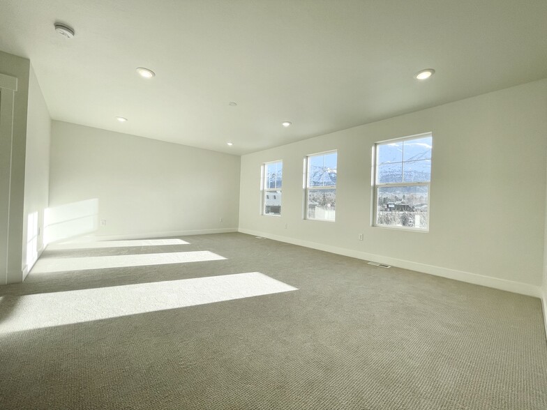 Building Photo - 465 W 490 N