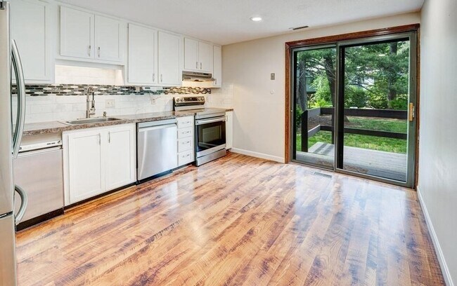 Building Photo - 559 Great Elm Way