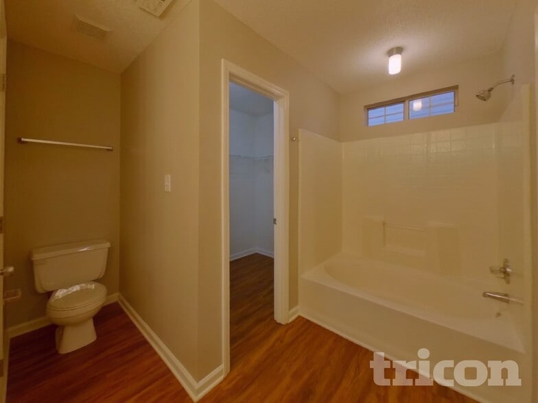 Building Photo - 8523 Lockerbie Ln