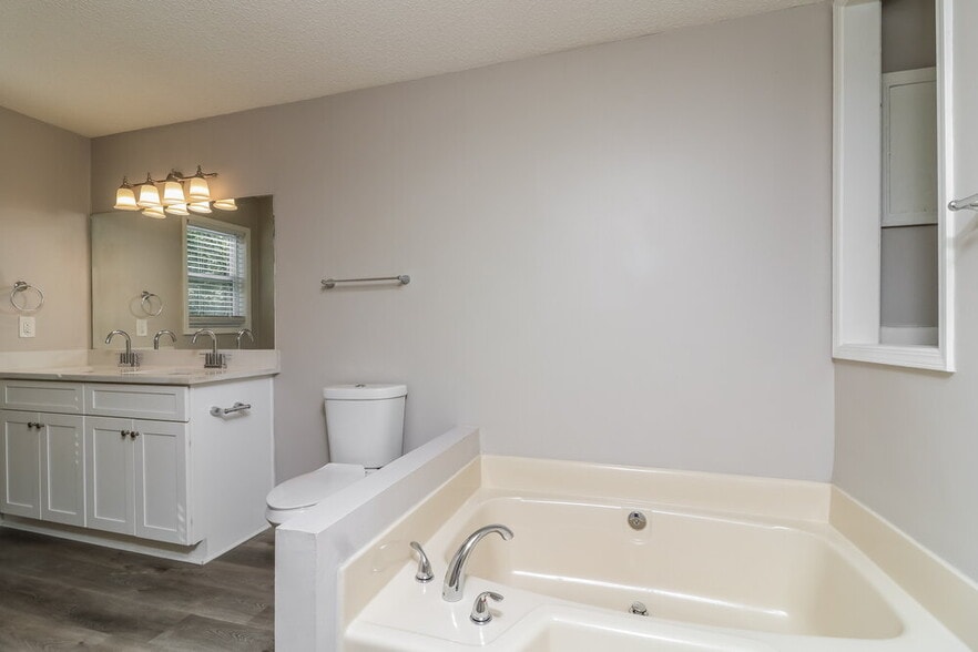 Building Photo - 3058 Favor Pines Ct