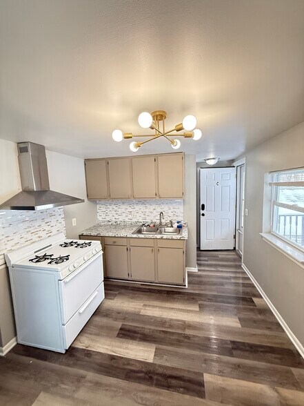 Building Photo - 421 Pine St