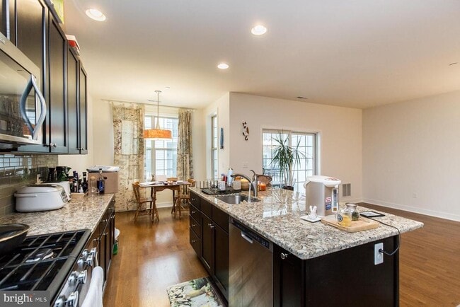 Building Photo - 207 Brinley Ct