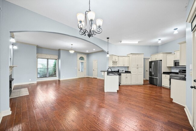 Building Photo - 3 Bedroom 2 Bath Pet Friendly Home For Rent!