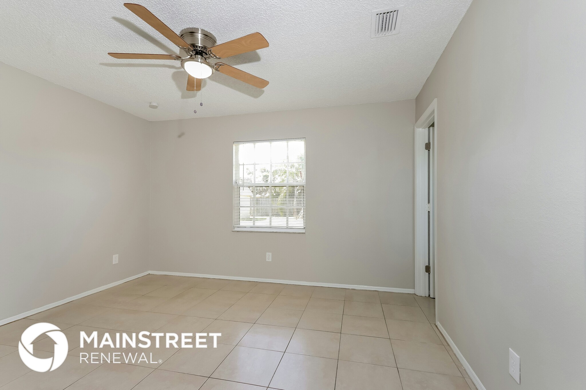 Building Photo - 2250 SE Baron St