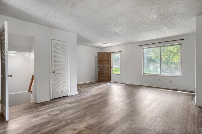 Building Photo - 14711 W Ellsworth Ave