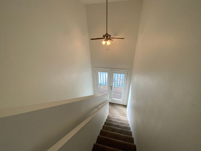 Building Photo - 3 Bedroom Townhome Available Near Albuquer...