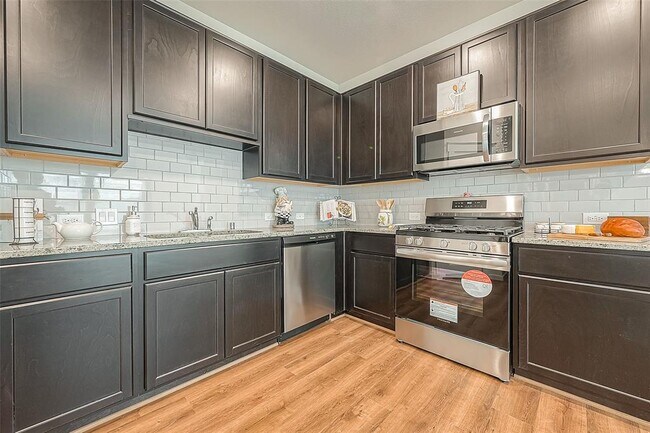 Building Photo - 7538 Coral Ter Dr