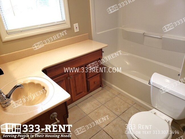 Building Photo - Location and convenience at your charming ...