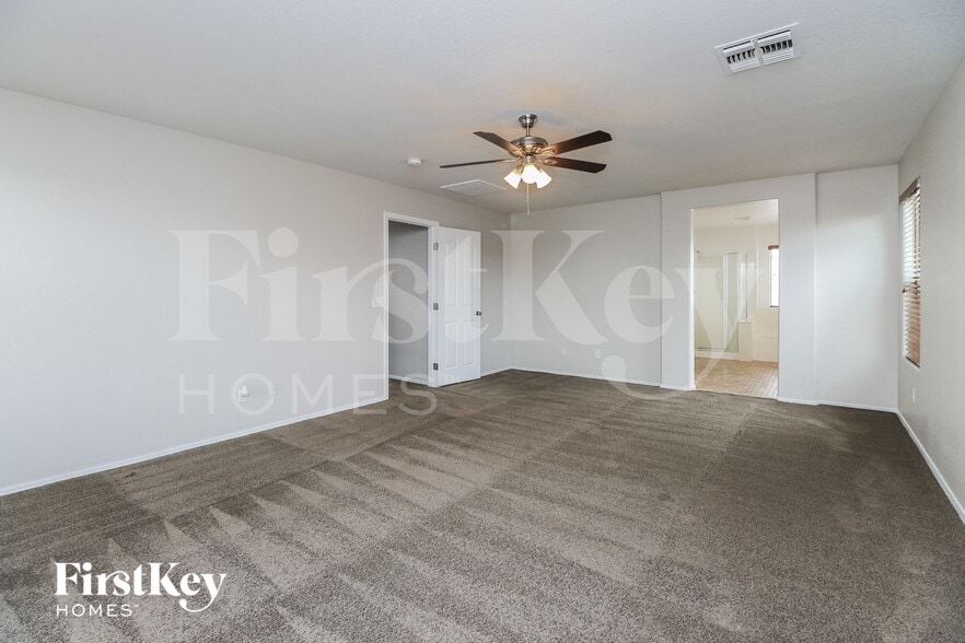 Building Photo - 888 E Desert Rose Trail