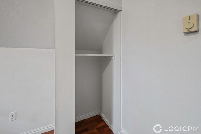 Building Photo - 194 E 4800 S