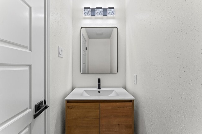 Building Photo - 7631 Ashton Dr