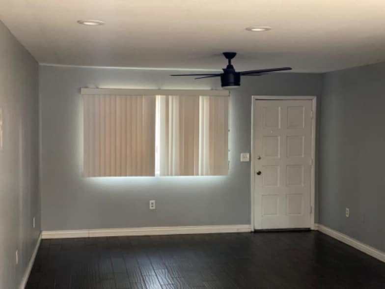 Building Photo - 3331 W Del Monico Ln