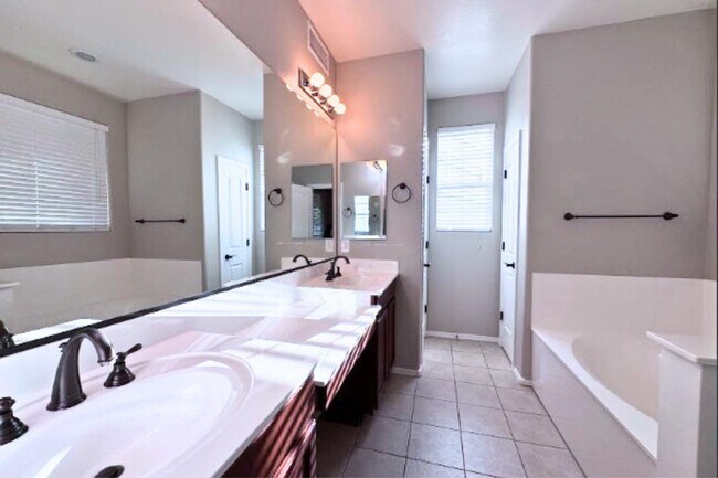 Building Photo - 2969 E Isaiah Ave