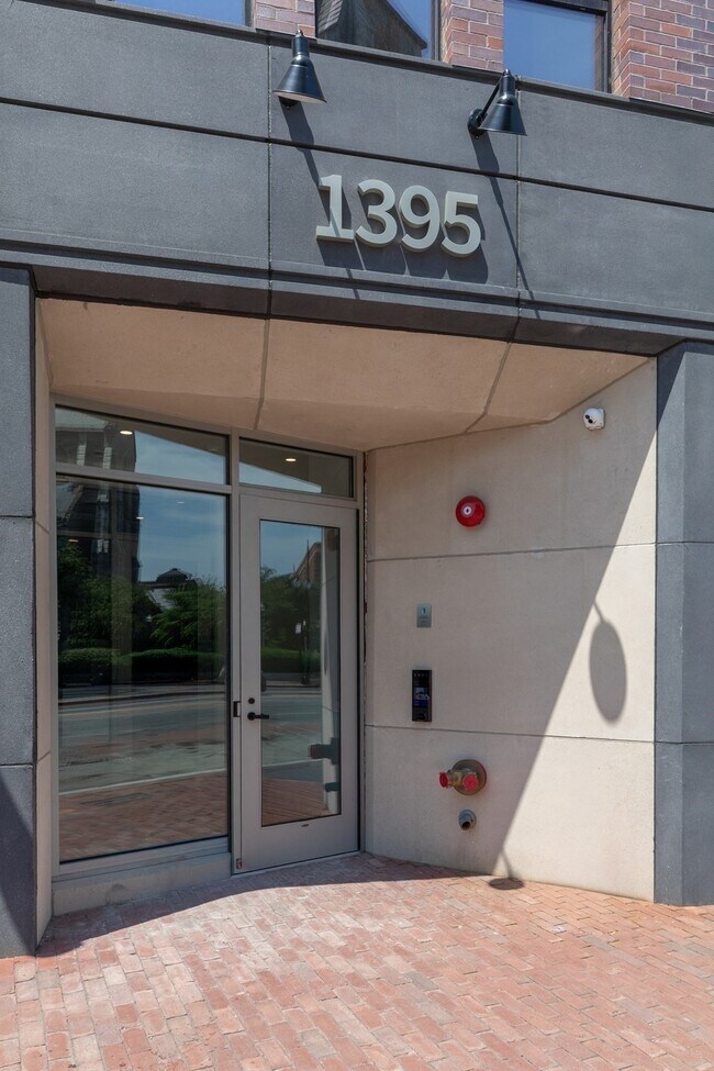 Building Photo - 1395 Washington St