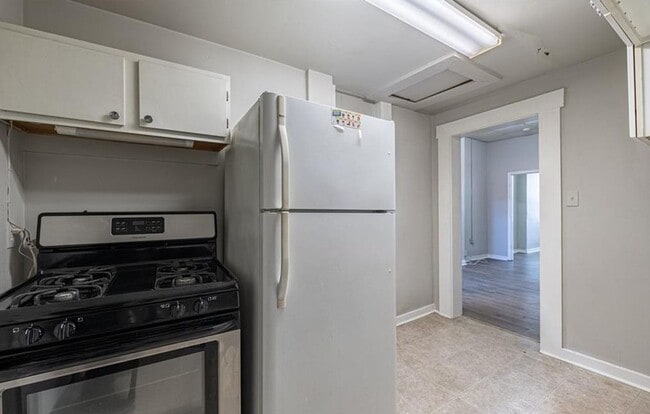 Building Photo - LOMBARDY 102 N