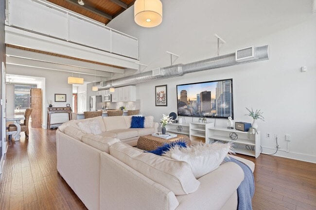 Building Photo - Luxury on Lamar