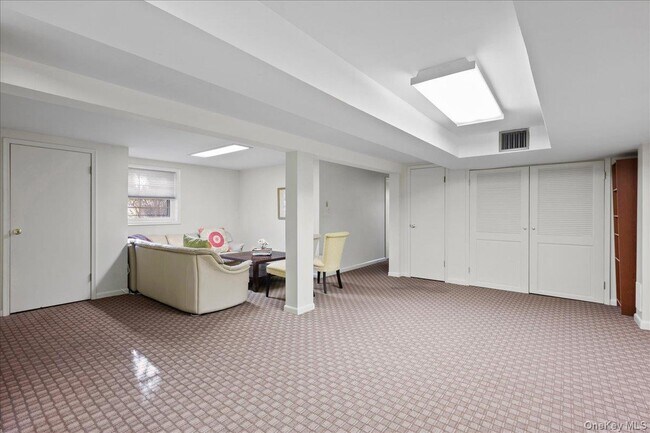 Building Photo - 9 Cherry Ln