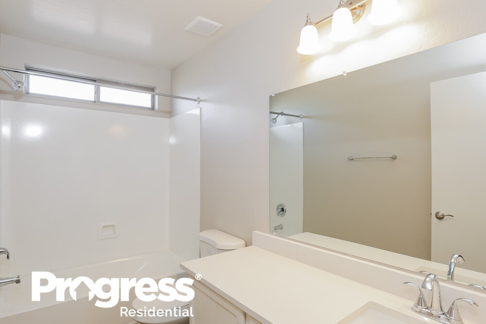 Building Photo - 6736 W Desert Ln